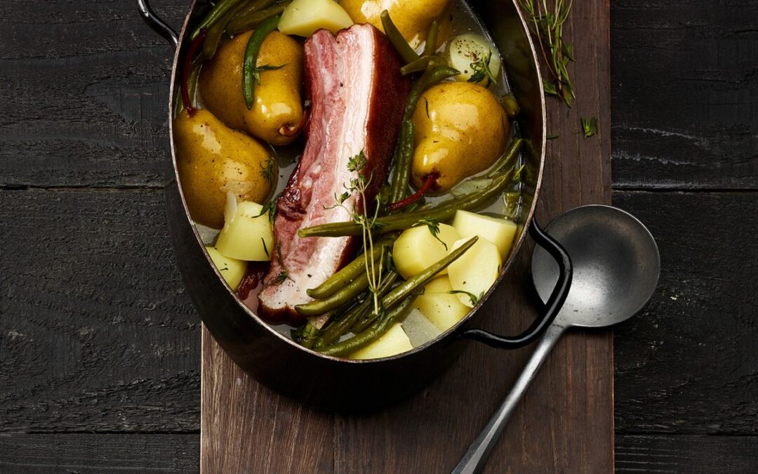 Speck-Eintopf mit Birnen, Bohnen und Kartoffeln