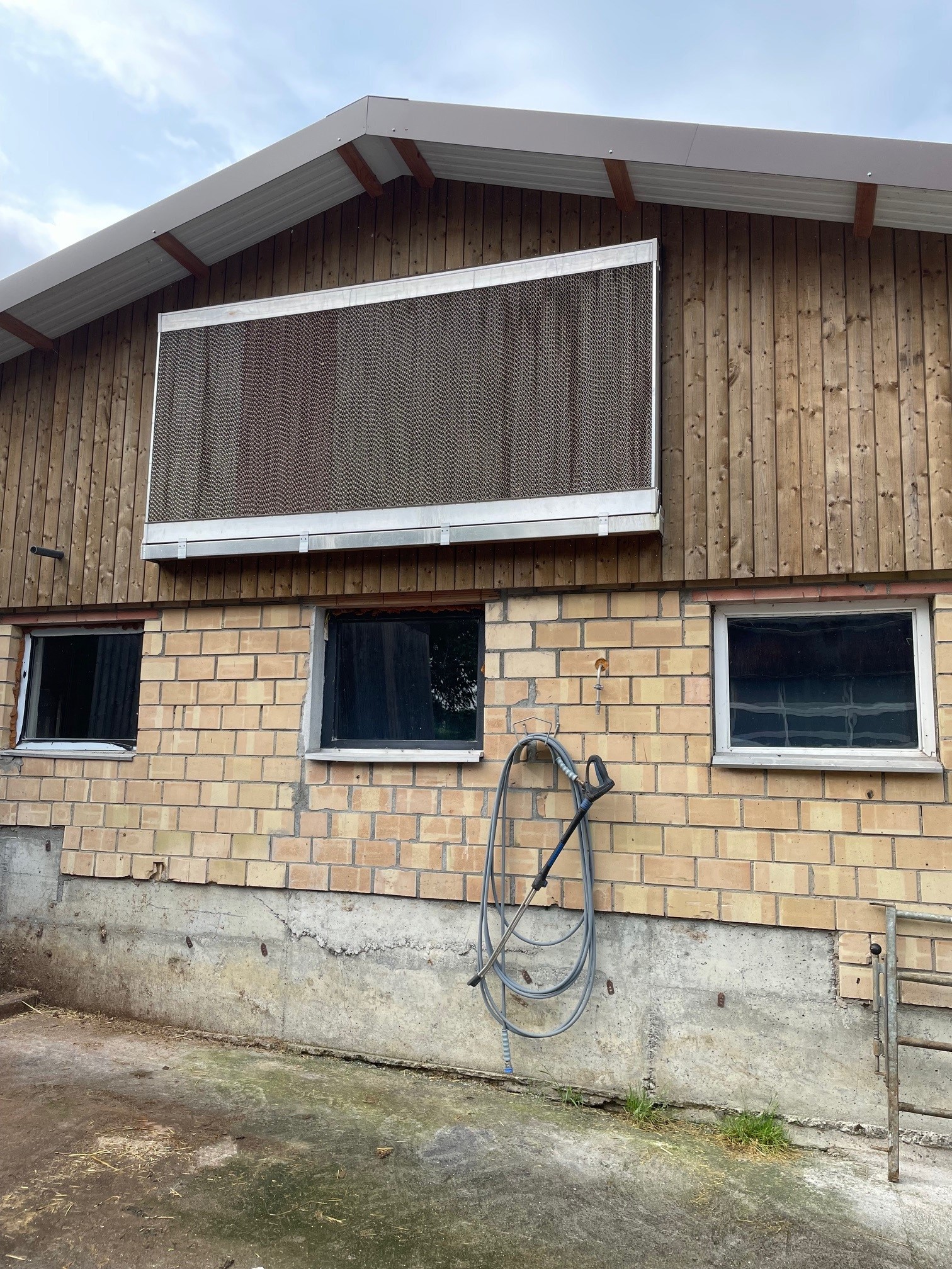 2 Aussensicht der Installation im Dachstock